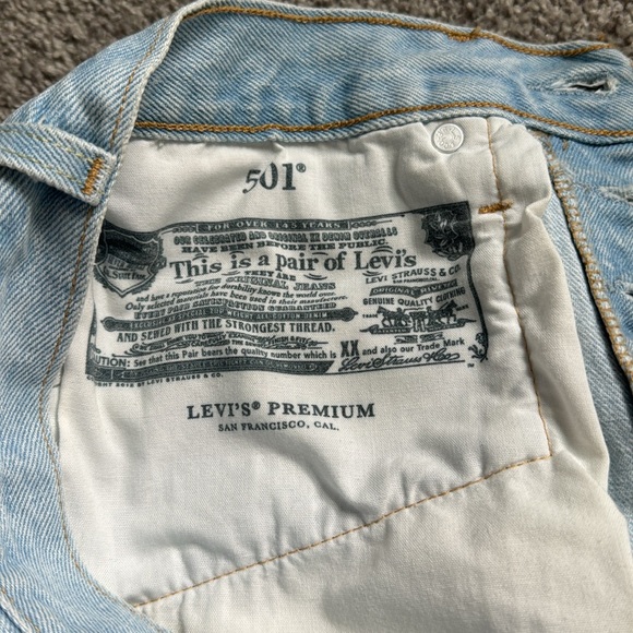 501 Levi distress denim short - 27 - Picture 3 of 3